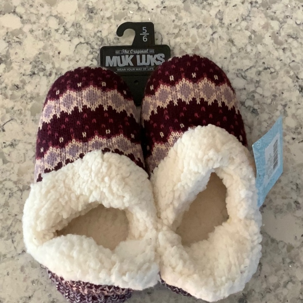Muk Luks Women’s slippers NWT